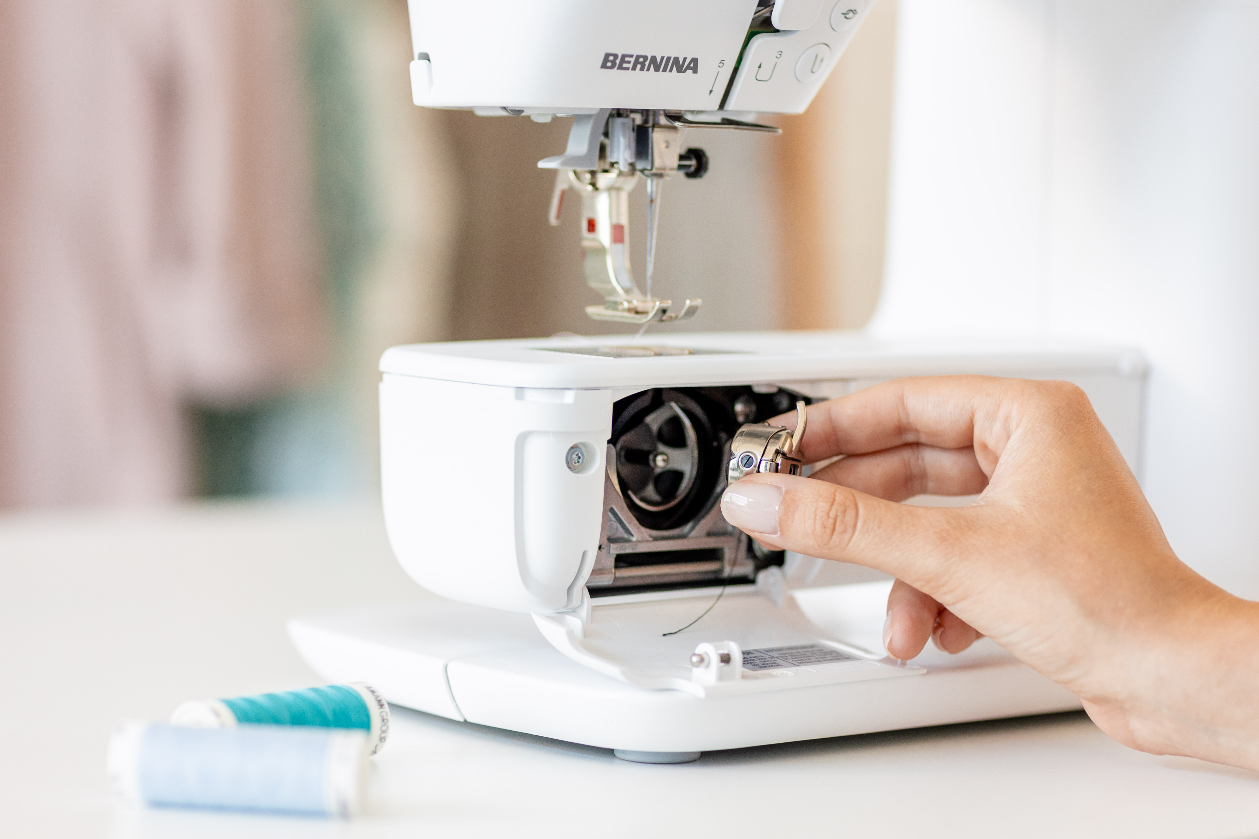 картинка Швейная машина Bernina 335 от магазина МиТекс на Пушкина 97