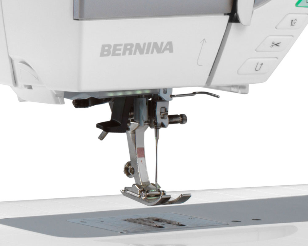 картинка Швейно-вышивальная машина Bernina 735 от магазина МиТекс на Пушкина 97