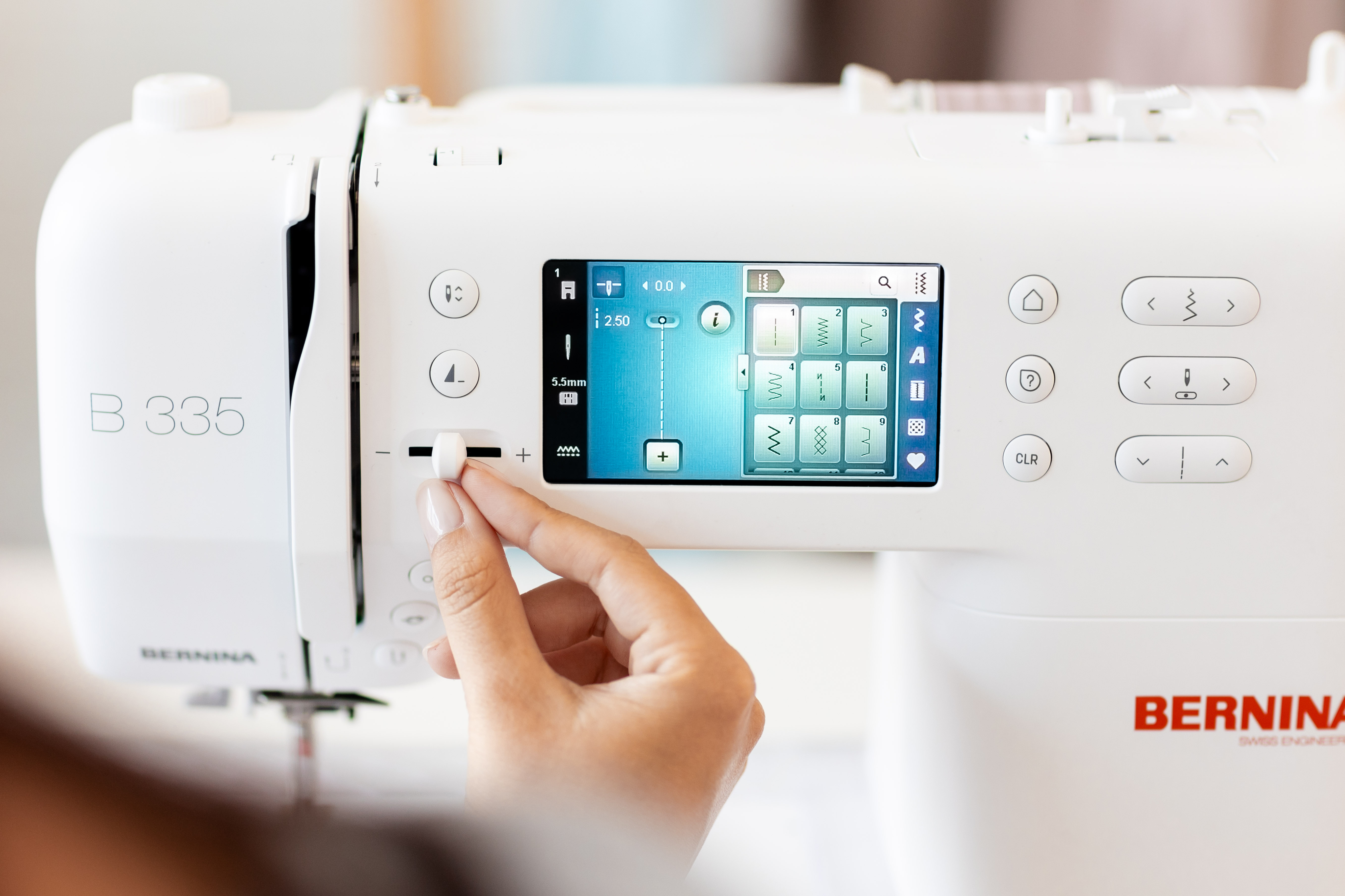 картинка Швейная машина Bernina 335 от магазина МиТекс на Пушкина 97