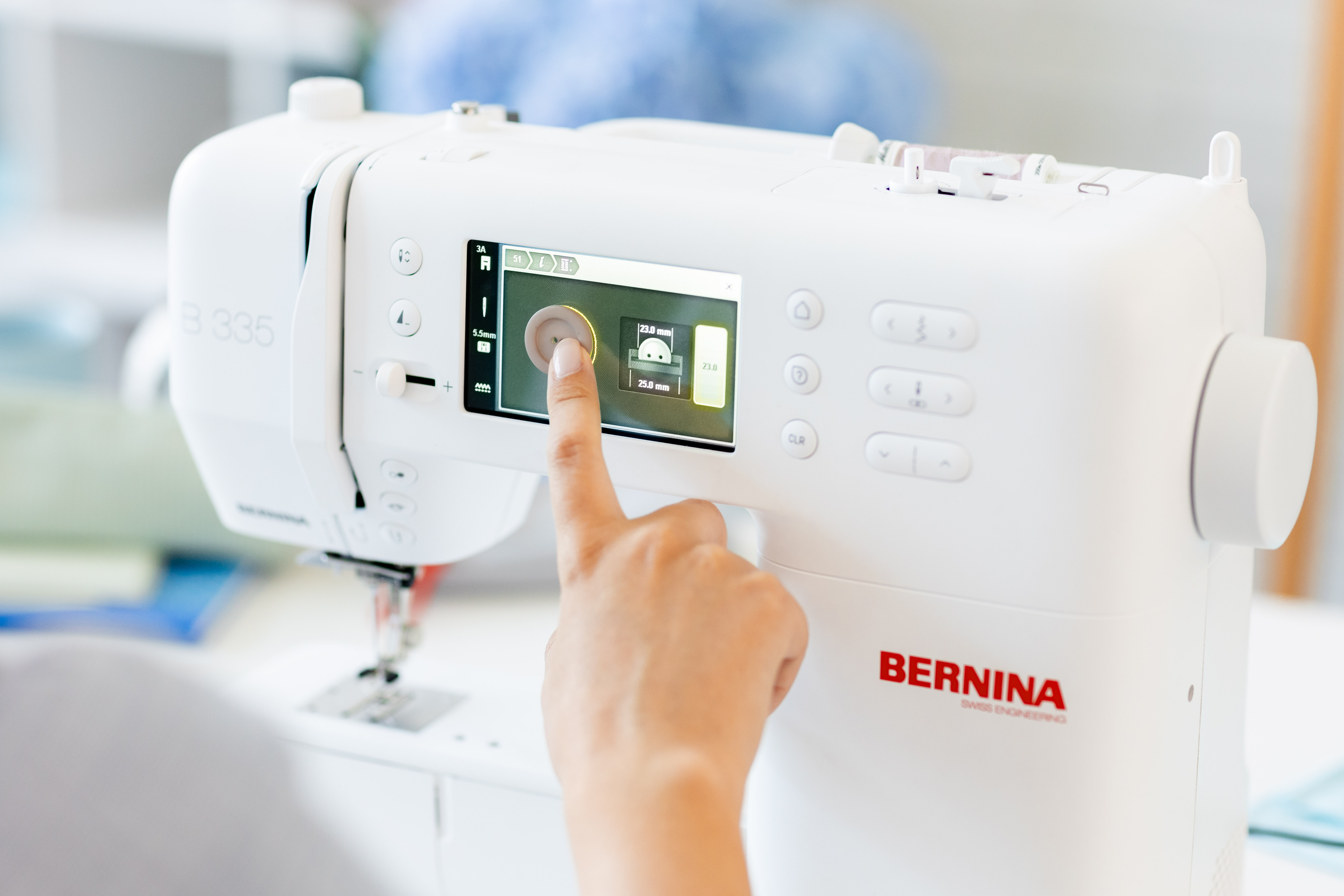 картинка Швейная машина Bernina 335 от магазина МиТекс на Пушкина 97