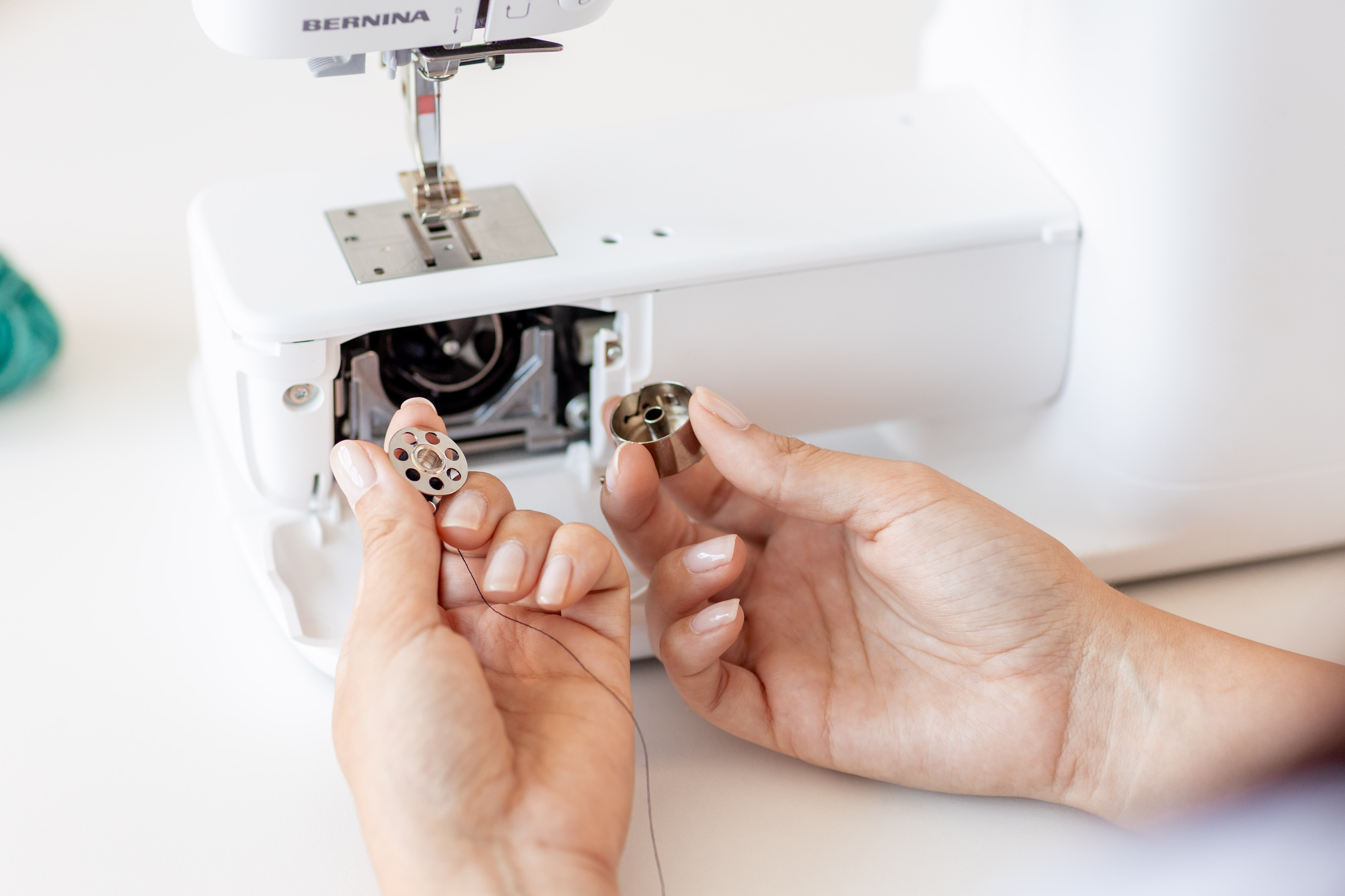 картинка Швейная машина Bernina 325 от магазина МиТекс на Пушкина 97