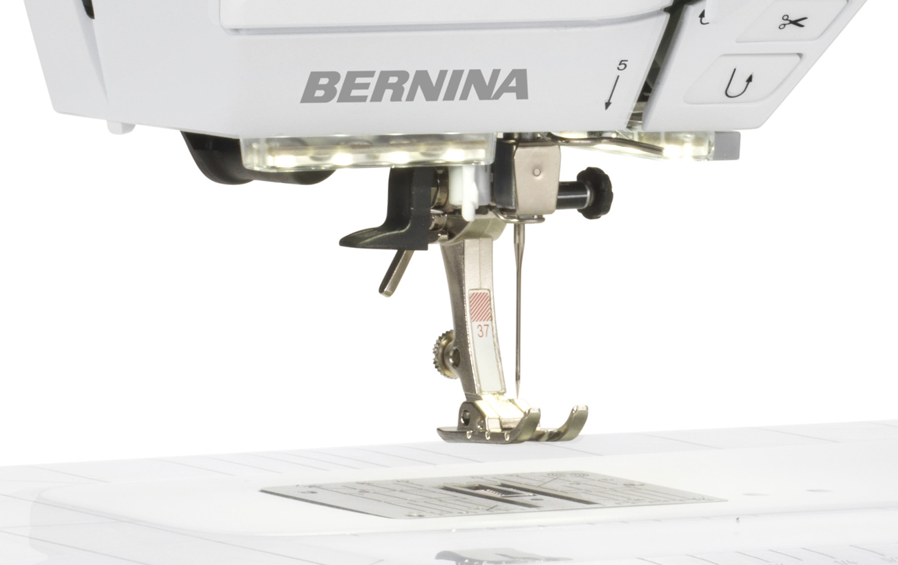 картинка Швейная машина Bernina 475 QE от магазина МиТекс на Пушкина 97