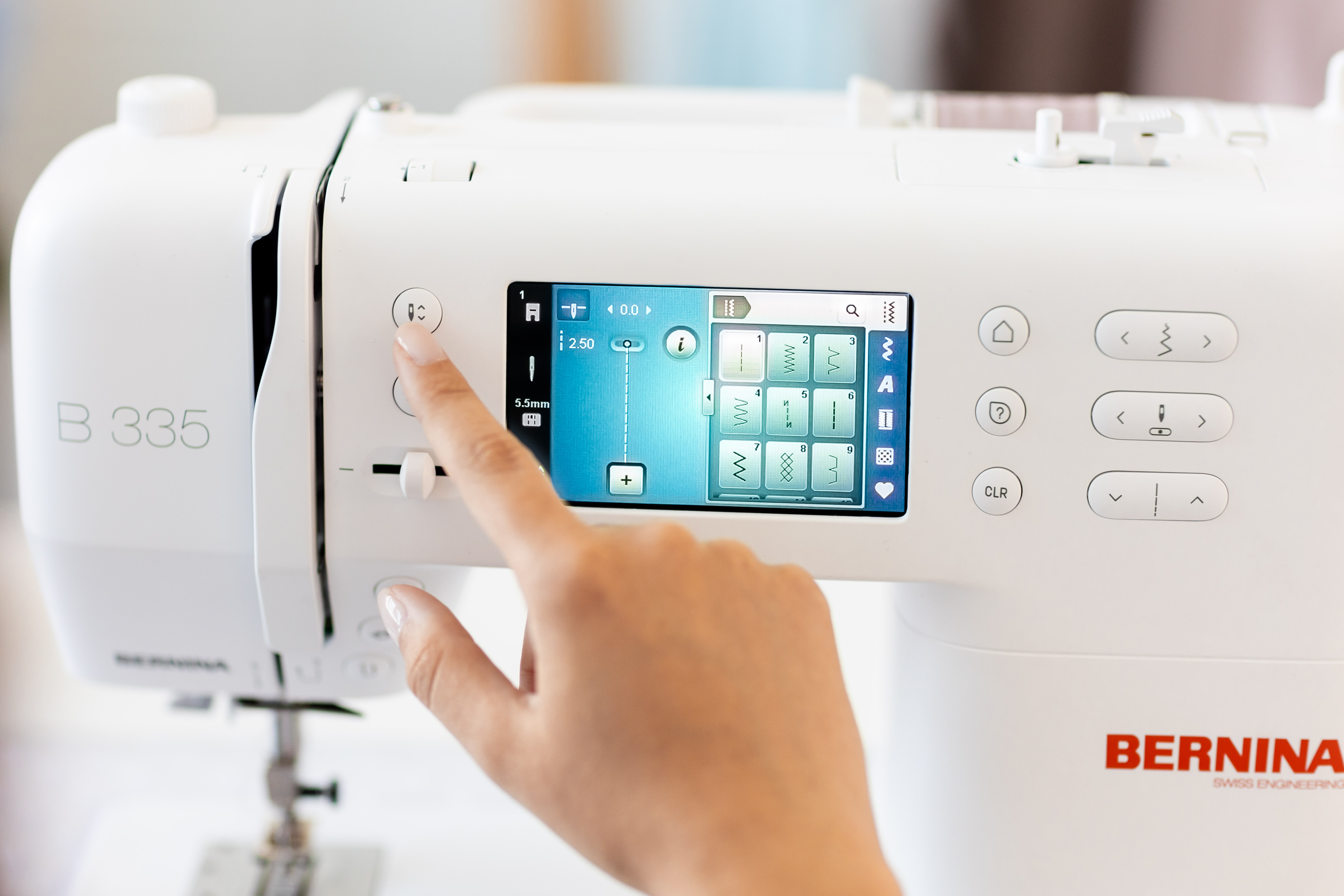 картинка Швейная машина Bernina 335 от магазина МиТекс на Пушкина 97