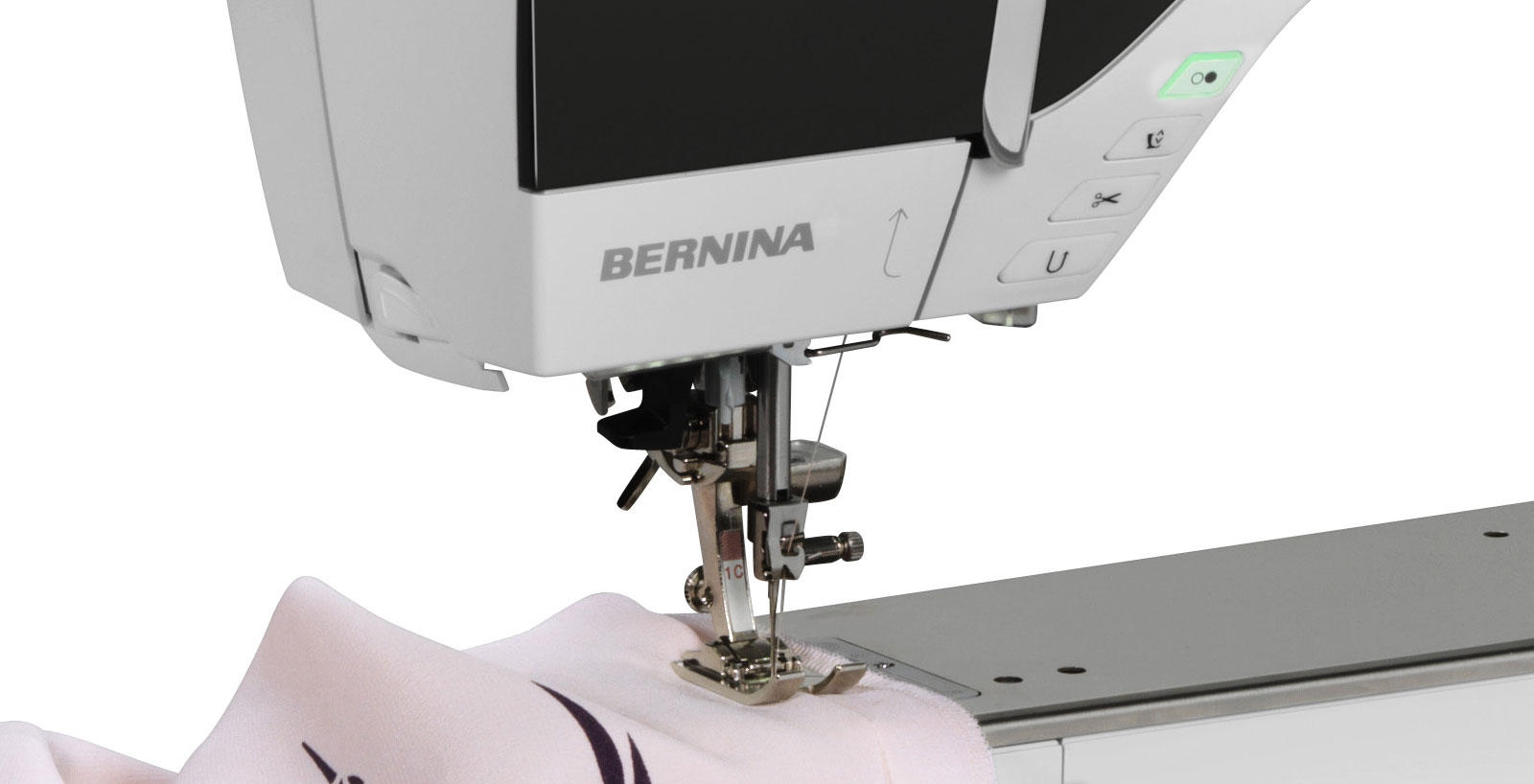 картинка Швейно-вышивальная машина Bernina 790 Plus от магазина МиТекс на Пушкина 97