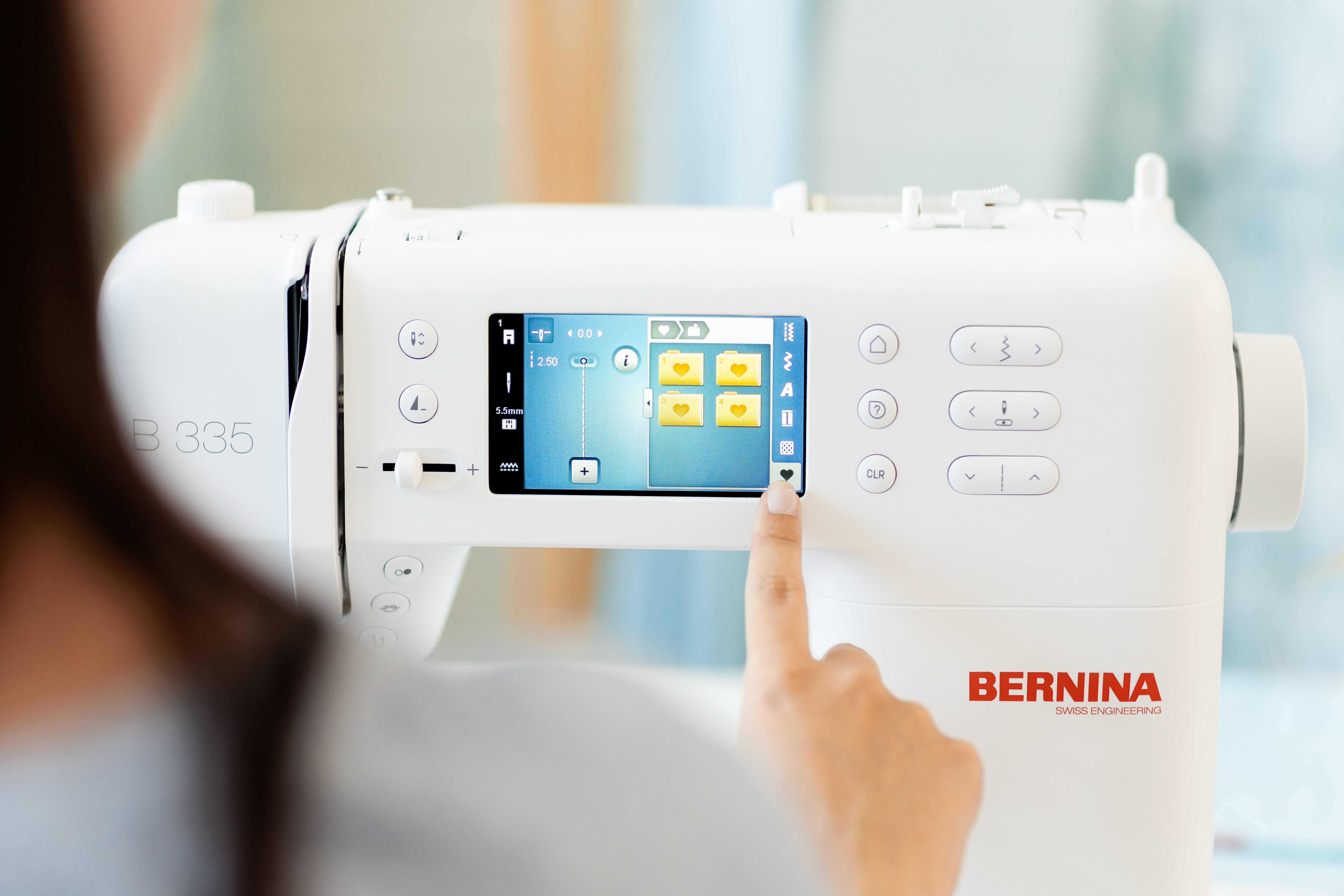картинка Швейная машина Bernina 335 от магазина МиТекс на Пушкина 97